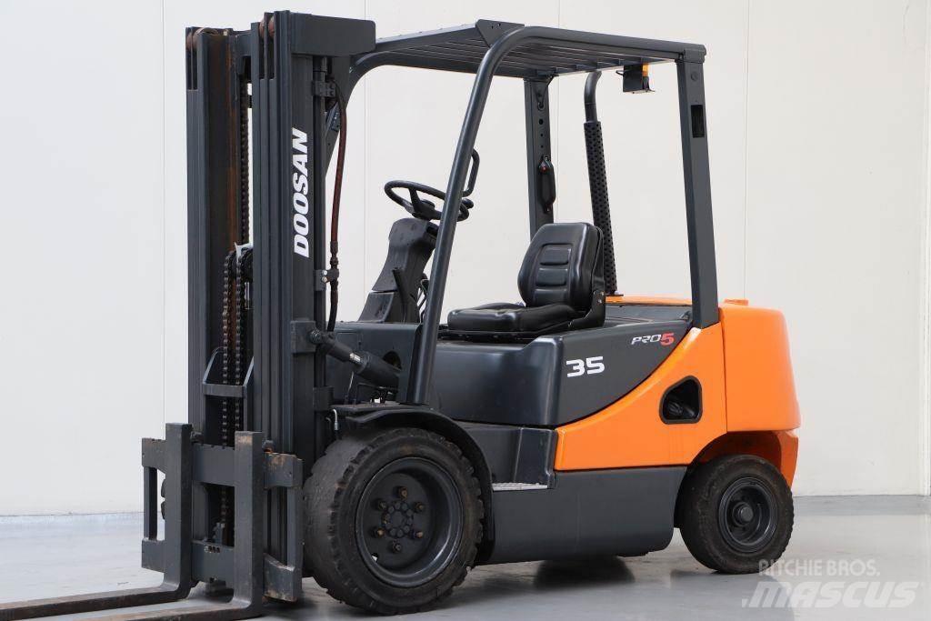 Doosan D35S Diesel gaffeltrucks