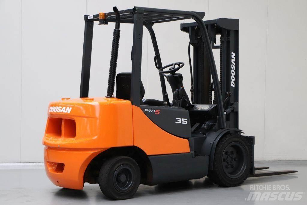 Doosan D35S Diesel gaffeltrucks
