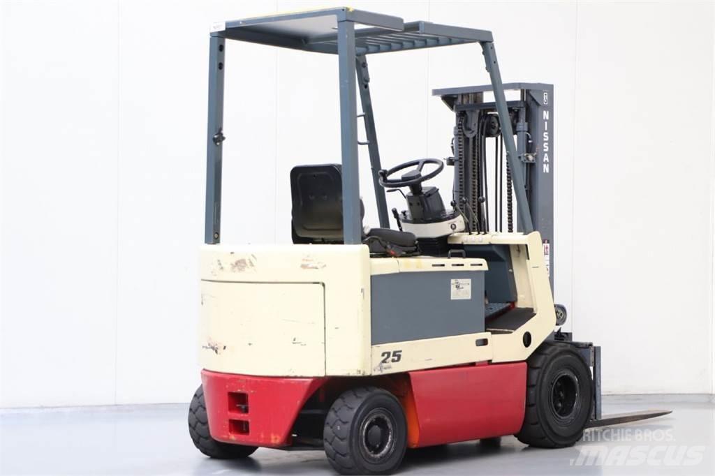 Nissan UM02L25U El gaffeltrucks