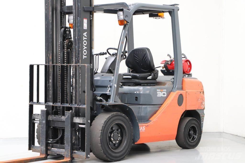 Toyota 02-8FGF30 LPG gaffeltrucks