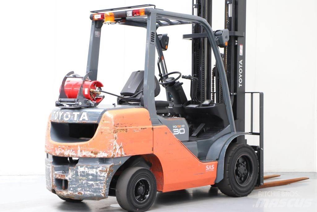 Toyota 02-8FGF30 LPG gaffeltrucks