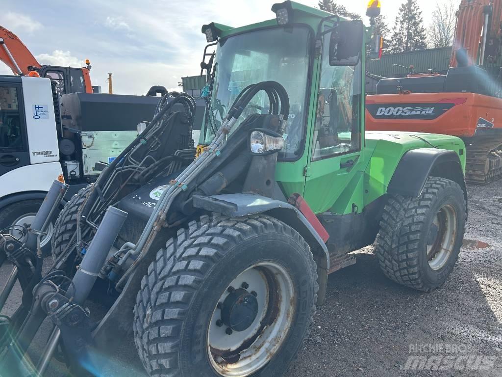 LM Trac 686 Kompakte traktorer