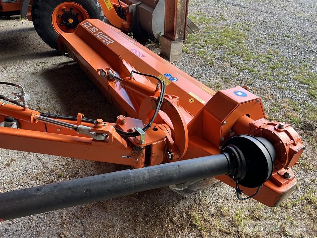 Agrimaster FZL250 Græsklippere og skårlæggere