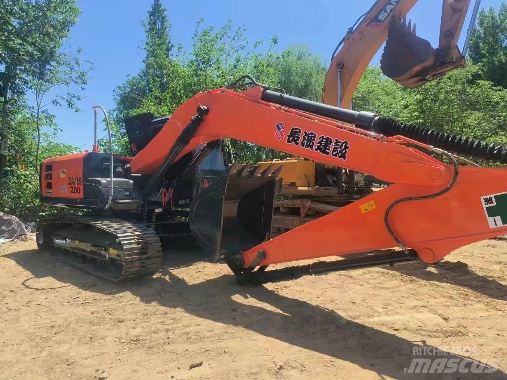 Hitachi ZX200 Gravemaskiner på larvebånd