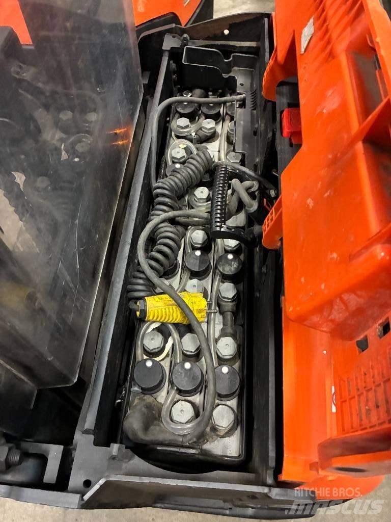 Toyota SWE120L Gaffelstabler med gående fører
