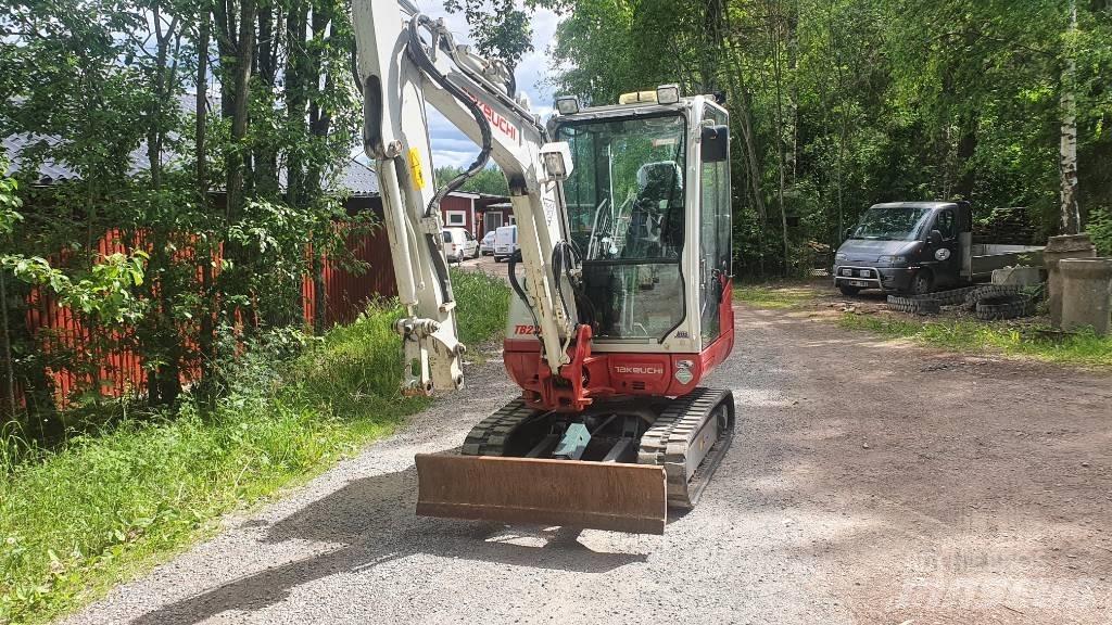 Takeuchi TB230 Minigravemaskiner