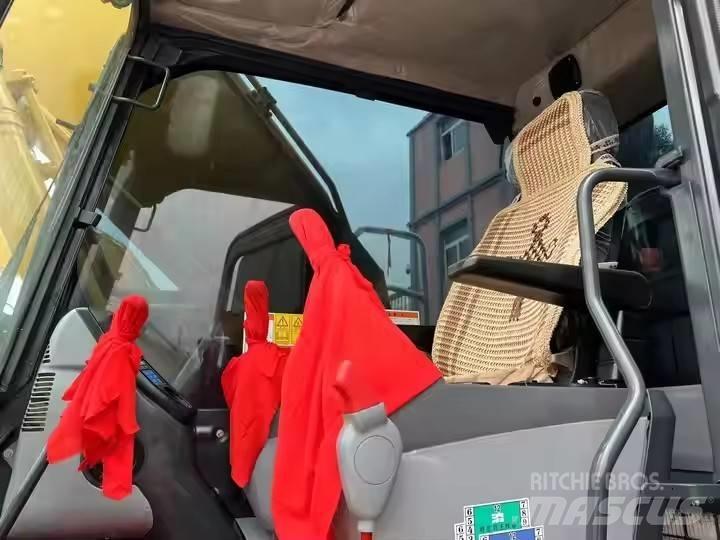 Komatsu PC 200 Gravemaskiner på larvebånd