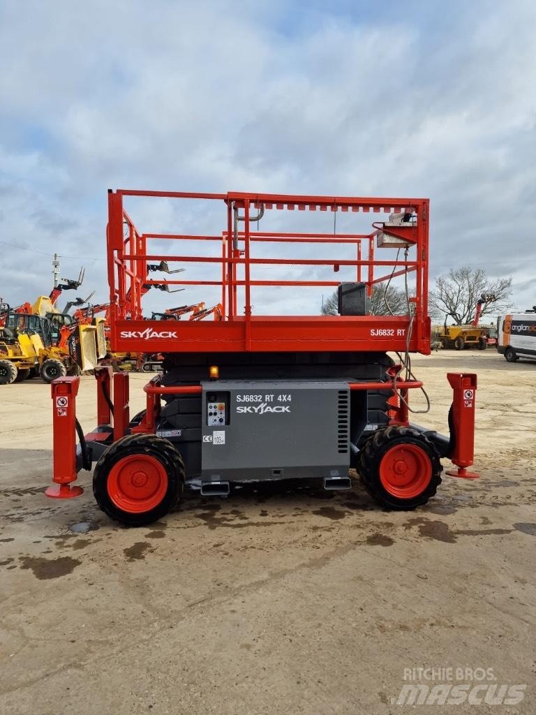 SkyJack SJ 6832 RT Saxlifte