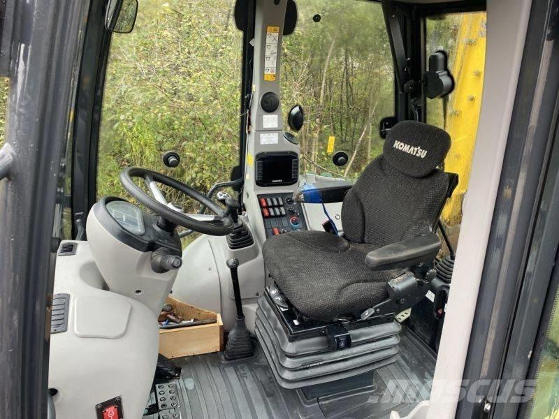 Komatsu WB 93 R-8 Rendegravere