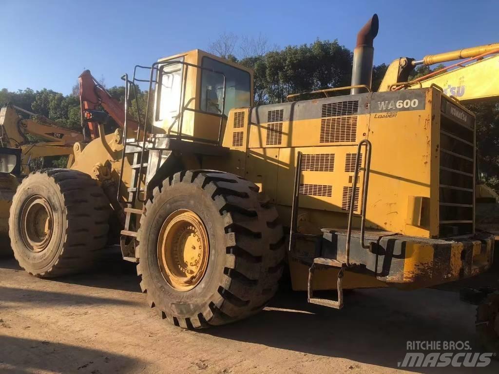 Komatsu WA 600-3 Læssemaskiner på hjul