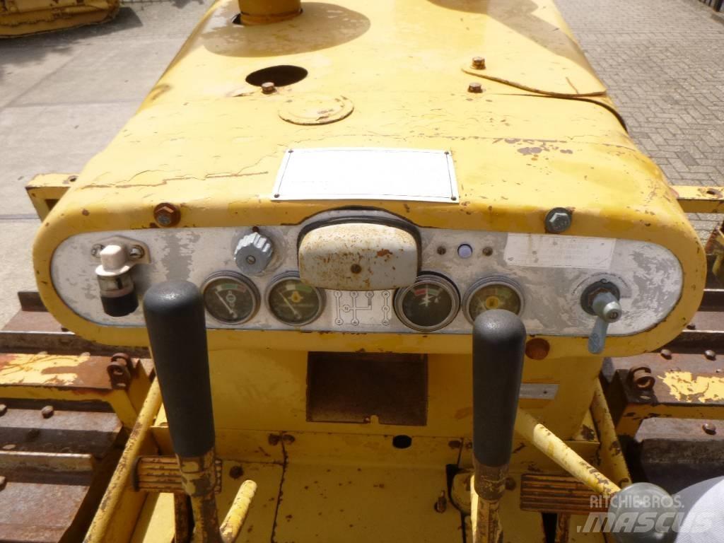 CAT D 4 D Bulldozer på larvebånd