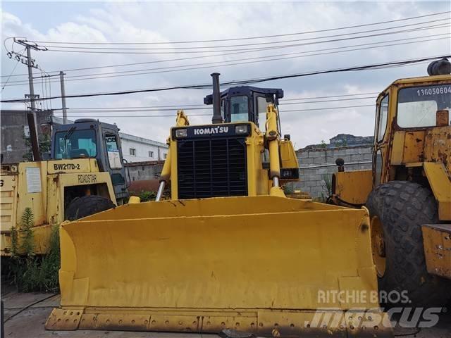 Komatsu D85-21 Bulldozer på larvebånd