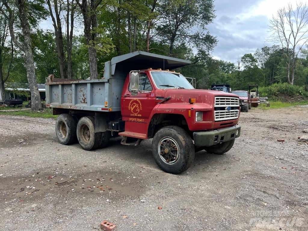 Ford F900 Lastbiler med tip