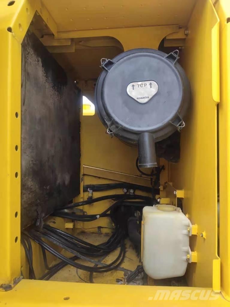 Komatsu 220-8 Gravemaskiner på larvebånd
