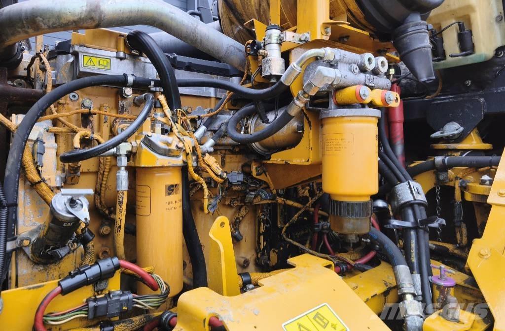 CAT 730 Terrængående lastbiler