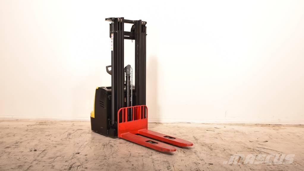 Hyster S1.5UT-24 Gaffelstabler med gående fører