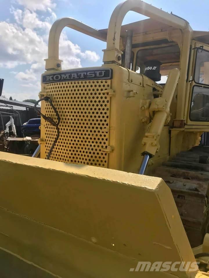 Komatsu D 85 A-12 Bulldozer på larvebånd