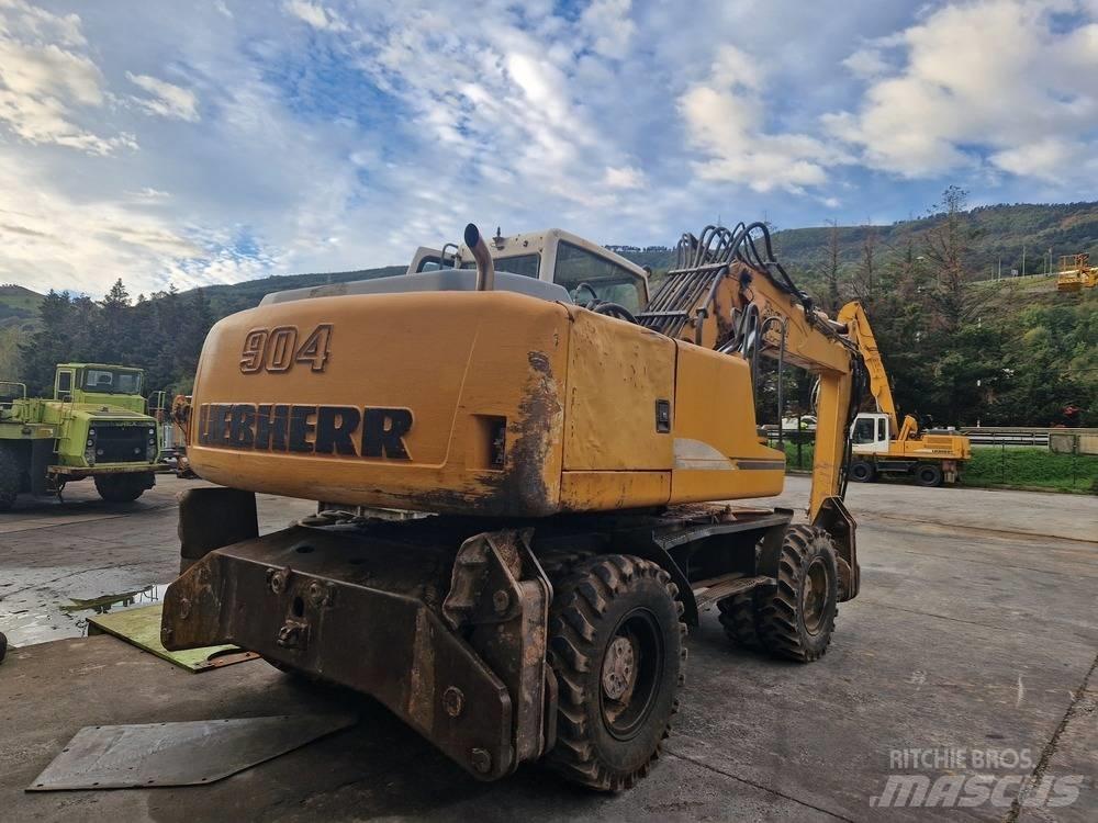 Liebherr A904C Gravemaskiner på hjul