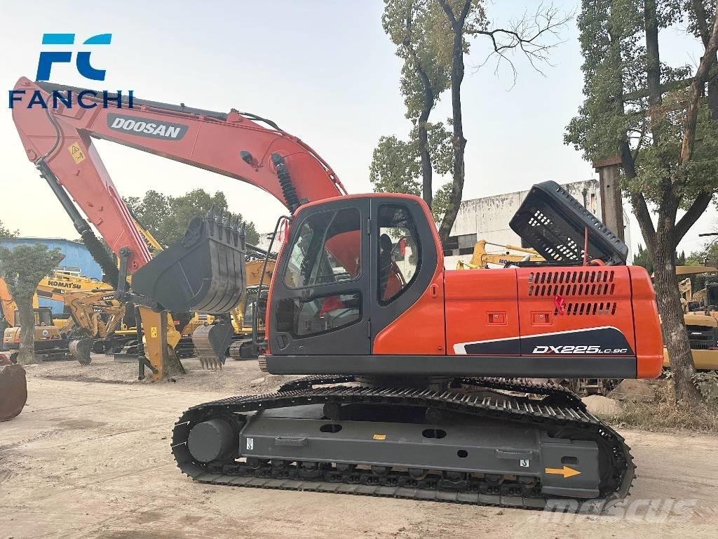 Doosan DX 225 LC Gravemaskiner på larvebånd