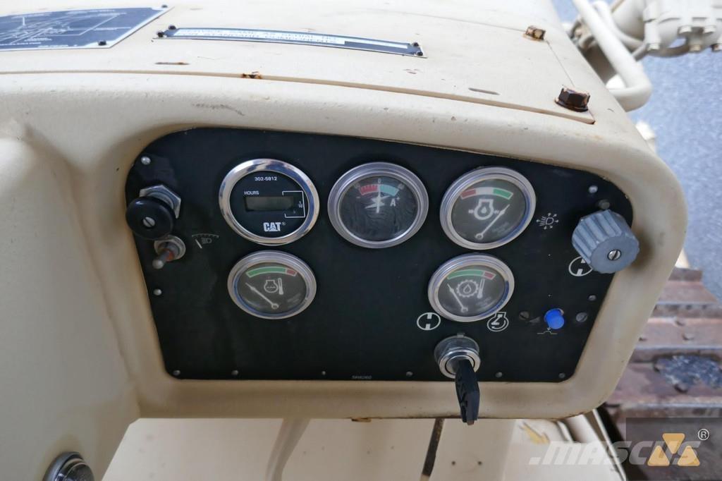 CAT D7G Ex-army Bulldozer på larvebånd