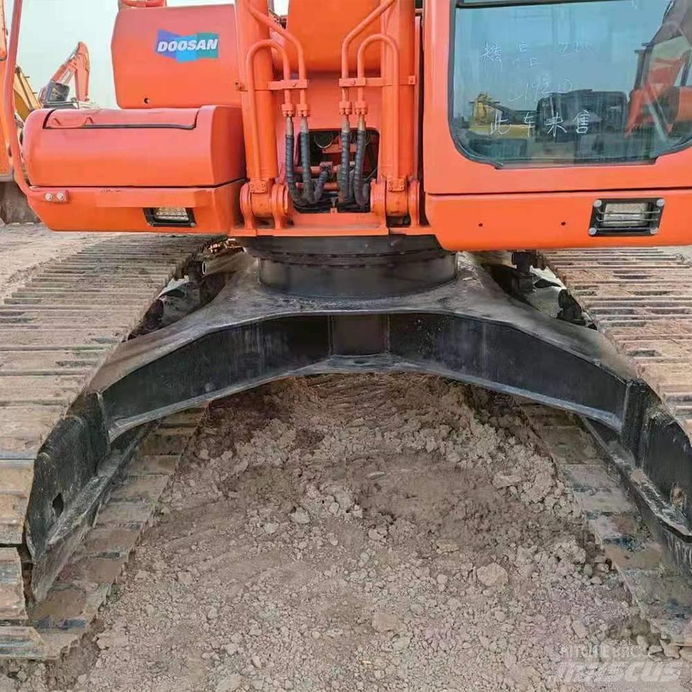 Doosan 225 Gravemaskiner på larvebånd