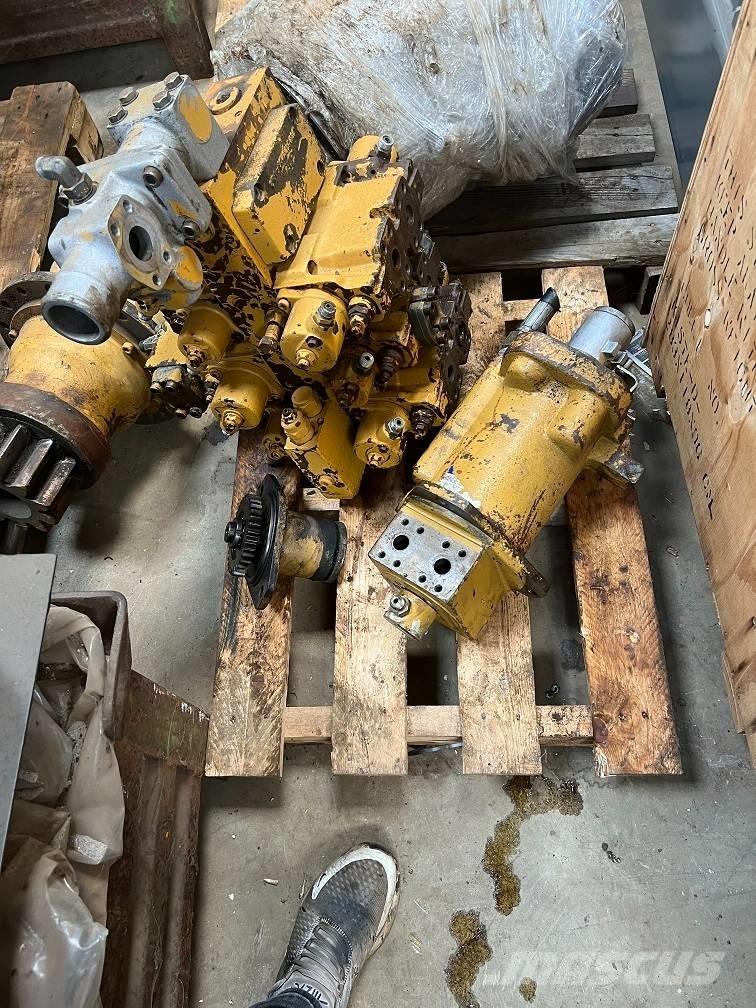 CAT 213 B LC valve Gravemaskiner på larvebånd