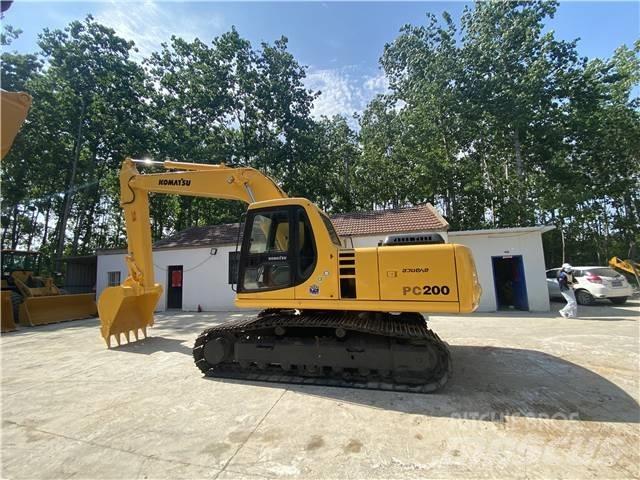 Komatsu PC200-6 Gravemaskiner på larvebånd