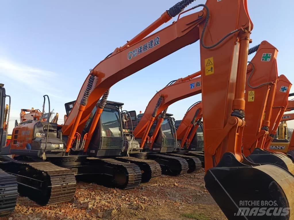 Hitachi ZX210 Gravemaskiner på larvebånd