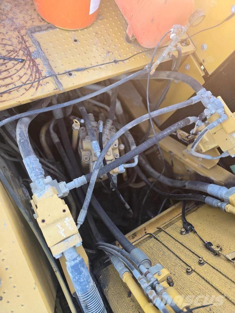 CAT 330FL Gravemaskiner på larvebånd