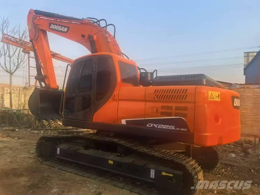 Doosan DX225 Gravemaskiner på larvebånd