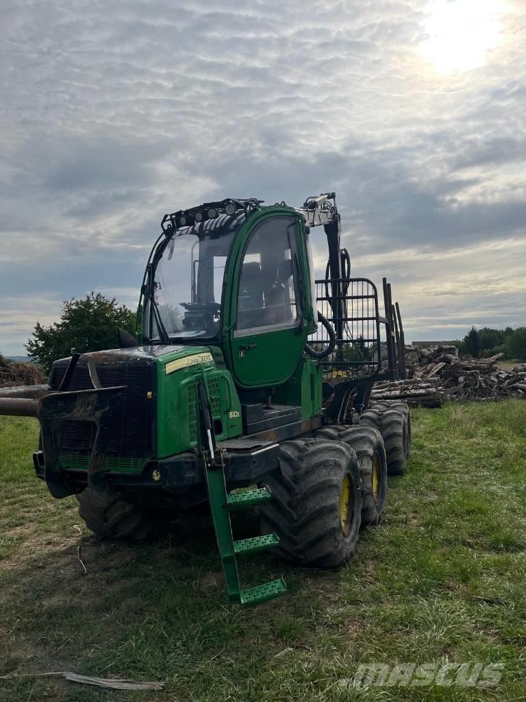 John Deere 810 E Udkørselsmaskiner