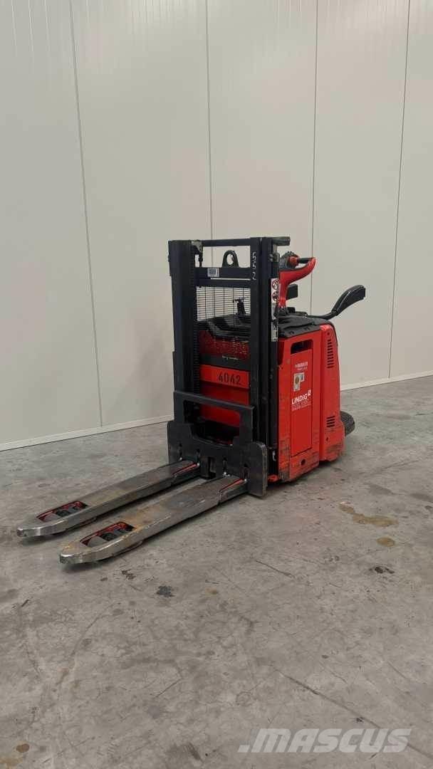 Linde D12AP Selvkørende stablere