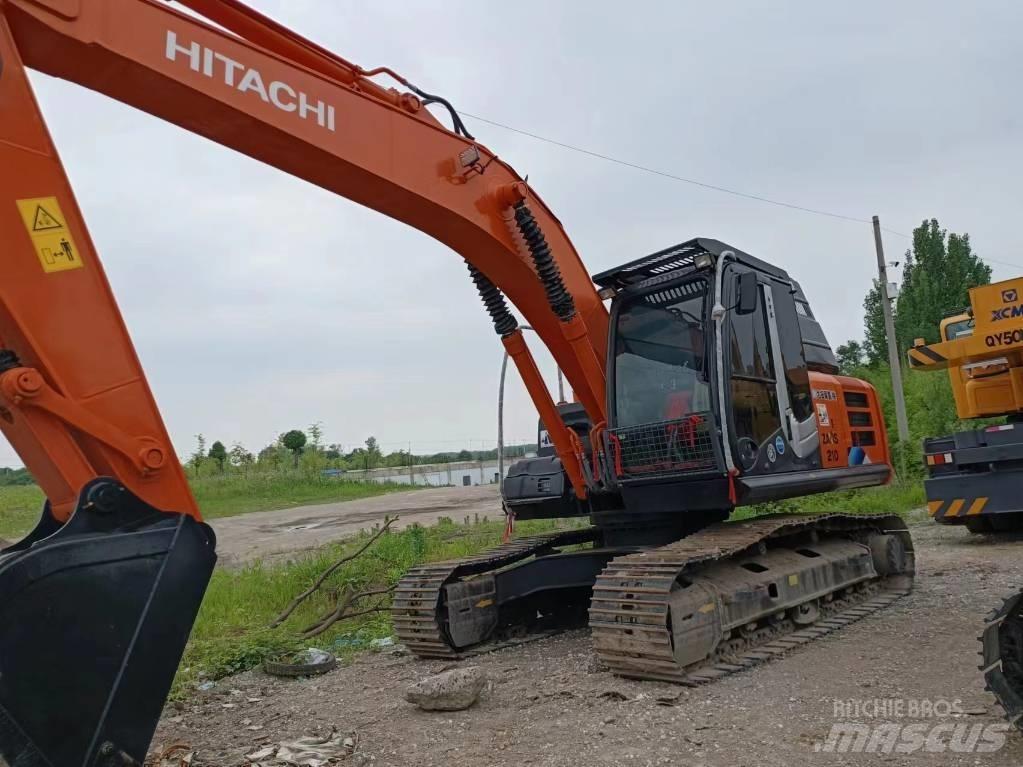Hitachi ZX210 Gravemaskiner på larvebånd