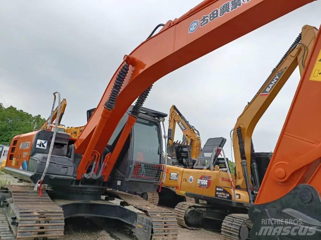 Hitachi ZX210 Gravemaskiner på larvebånd
