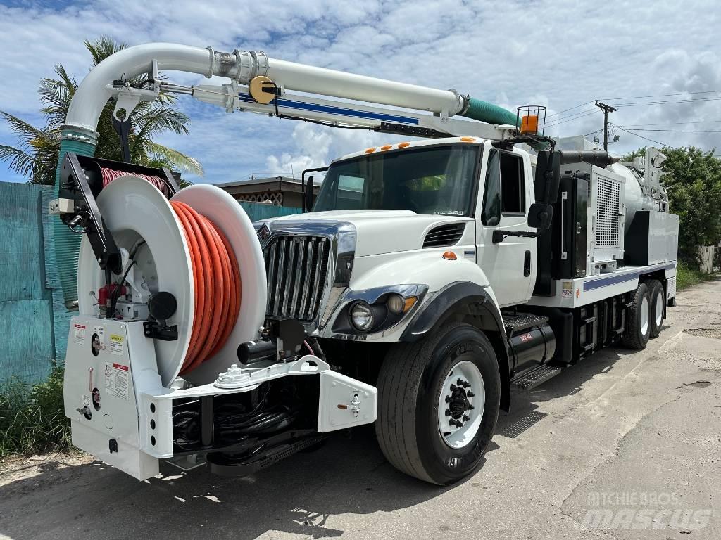 International 7400 Slamsuger