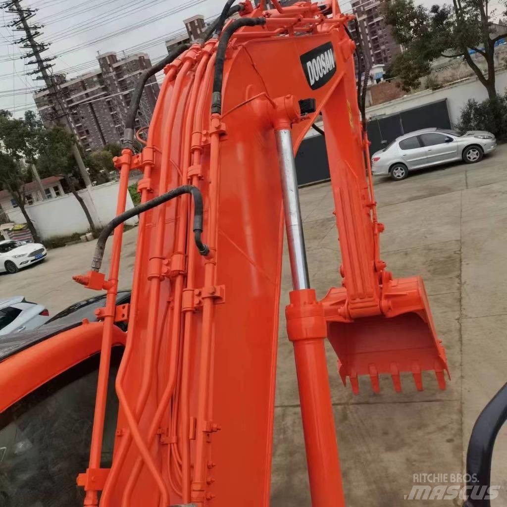 Doosan DX 225 LC Gravemaskiner på larvebånd