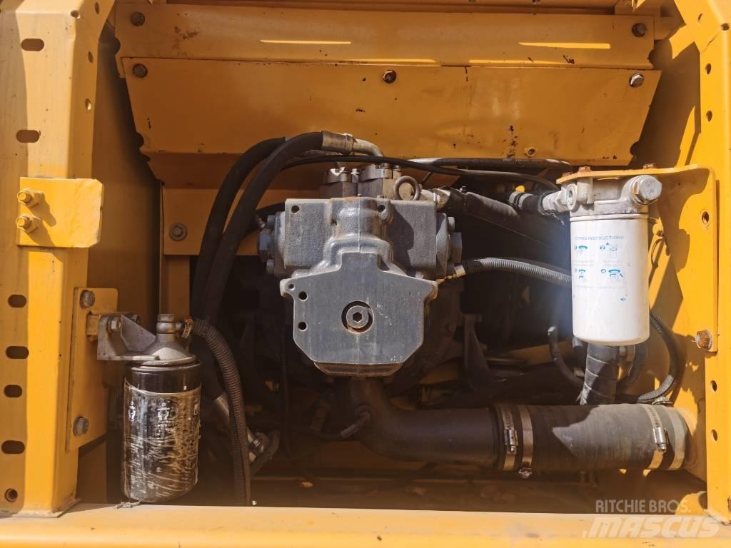 Komatsu PC 220-7 Gravemaskiner på larvebånd