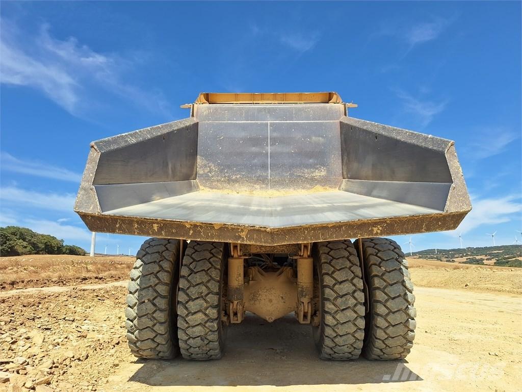 Komatsu HD 605-7E0 Knækstyrede dumpere