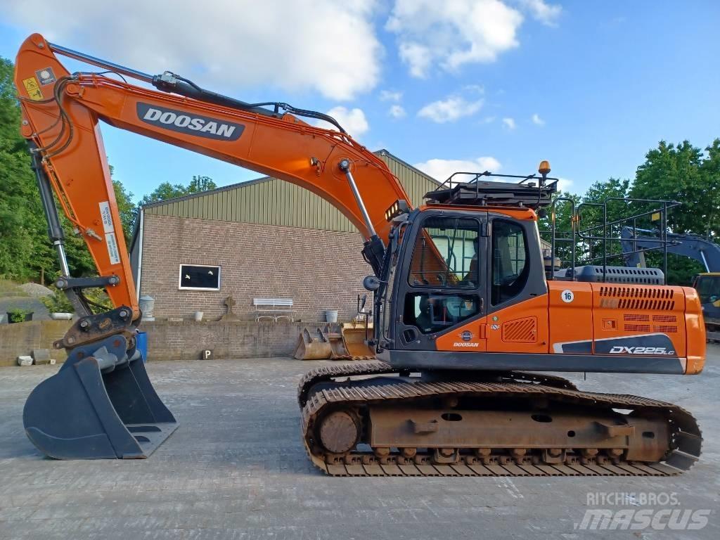 Doosan DX 225 LC-5 Gravemaskiner på larvebånd