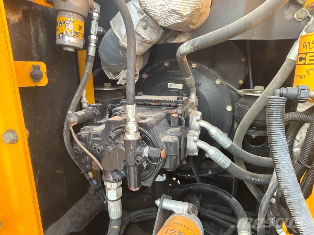 JCB JS 130 LC 4F Gravemaskiner på larvebånd