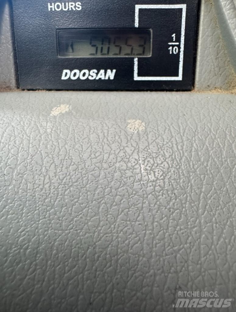 Doosan DX 140 W Gravemaskiner på hjul