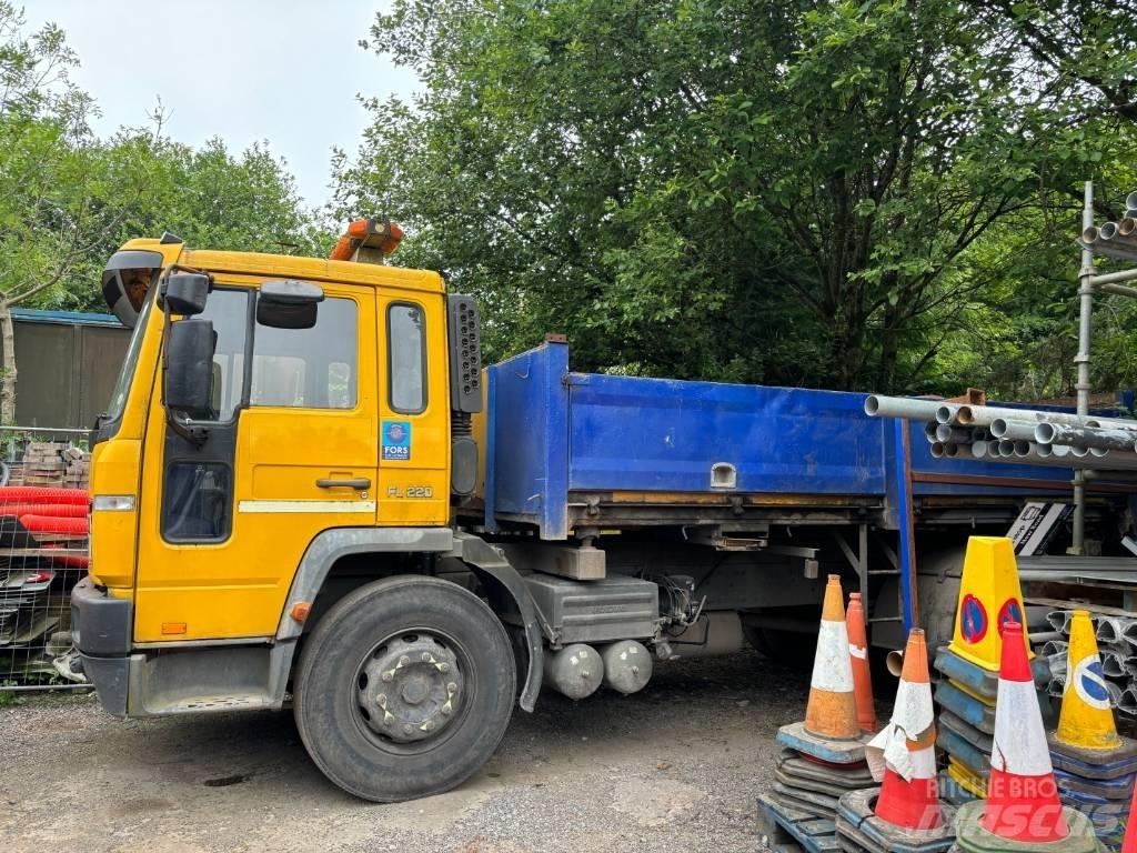Volvo FL 220 Lastbil med lad/Flatbed