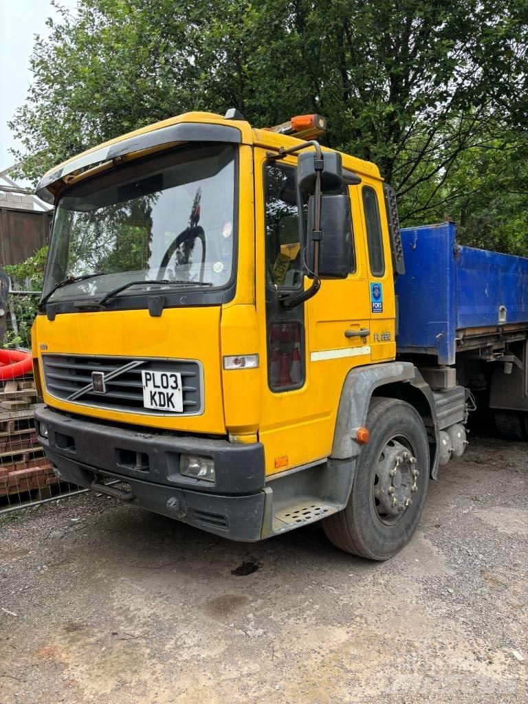Volvo FL 220 Lastbil med lad/Flatbed