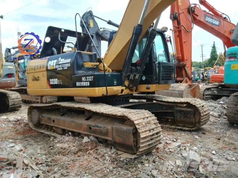 CAT 323 D L Gravemaskiner på larvebånd