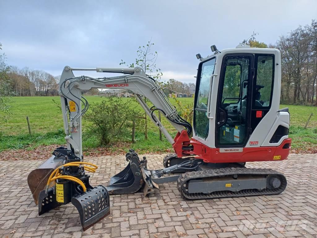 Takeuchi TB 225 Minigravemaskiner