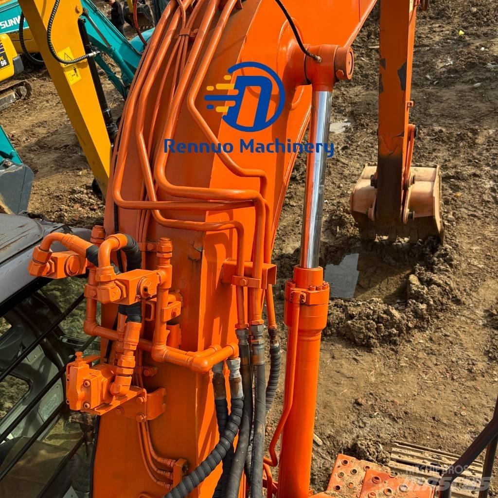 Hitachi ZX 135 US Gravemaskiner på larvebånd