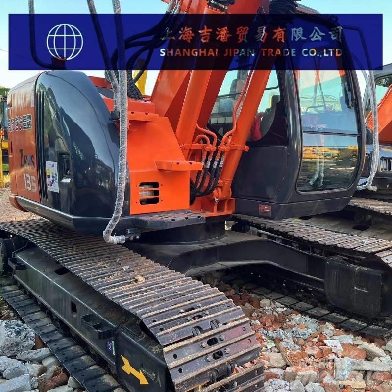 Hitachi ZX 135 Gravemaskiner på larvebånd