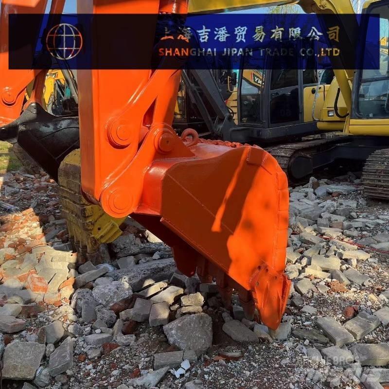 Hitachi ZX 135 Gravemaskiner på larvebånd
