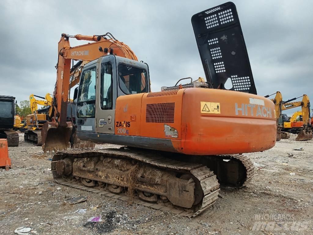 Hitachi ZX 200 Gravemaskiner på larvebånd