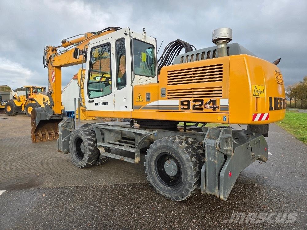 Liebherr A924B Gravemaskiner på hjul